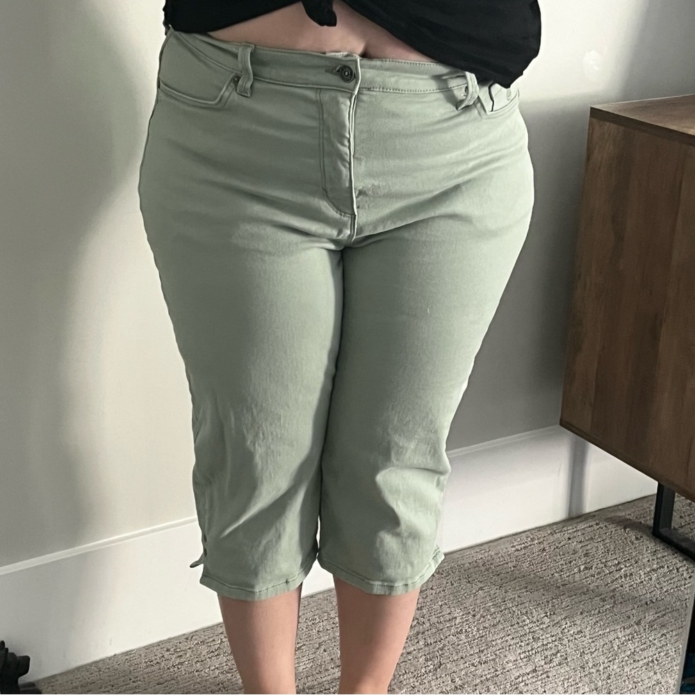 Mint green Amanda cropped jeans by Gloria Vanderbilt